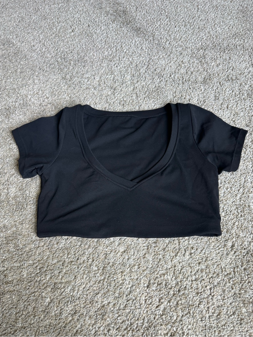 Vitality V-neck Short Sleeve Crop Top Bra in Midnight Black, Small